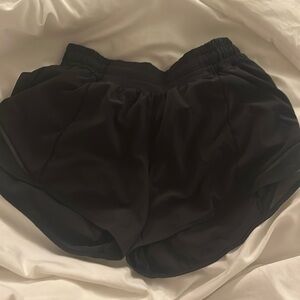 Lululemon black hottie hot shorts size 2 4inch